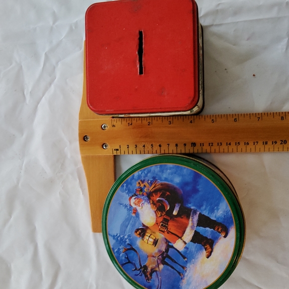 Old Cookie Tins - Picture 8 of 11